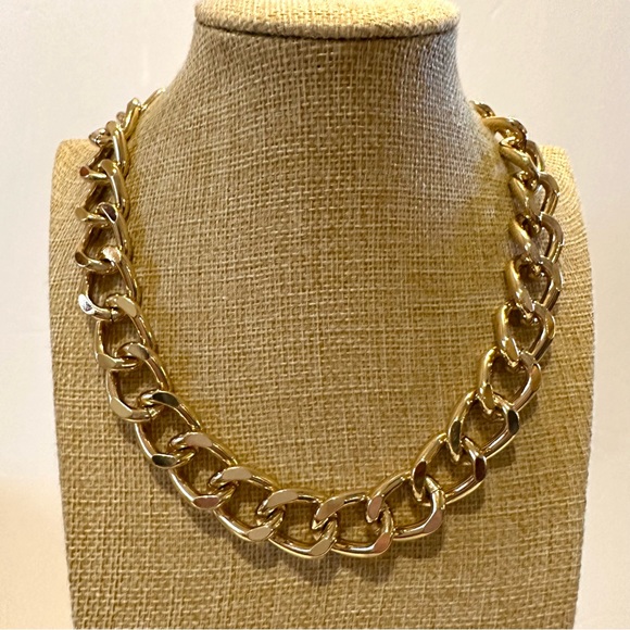 Chunky Gold Tone chain statement necklace - open links with lobster clasp - Picture 4 of 11